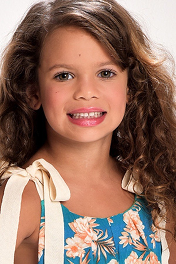 Ana Laura R